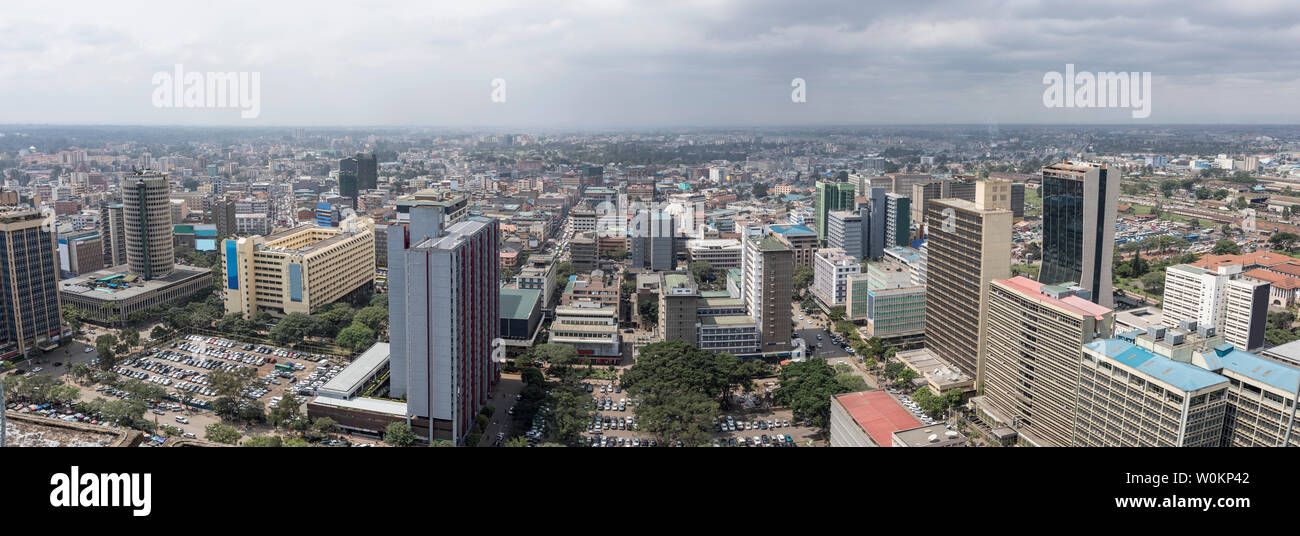 Antenne 180 Grad Panorama der Innenstadt von Nairobi, Kenia und dem Finanzviertel entfernt. Stockfoto