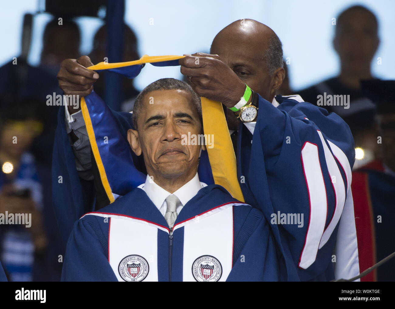 Präsident Barack Obama erhält Ehrendoktor der Wissenschaft an der Howard University präsentiert von Vernon Jorda, vor Abgabe der Howard University, Washington, D.C., den 7. Mai 2016. Foto von Molly Riley/UPI Stockfoto