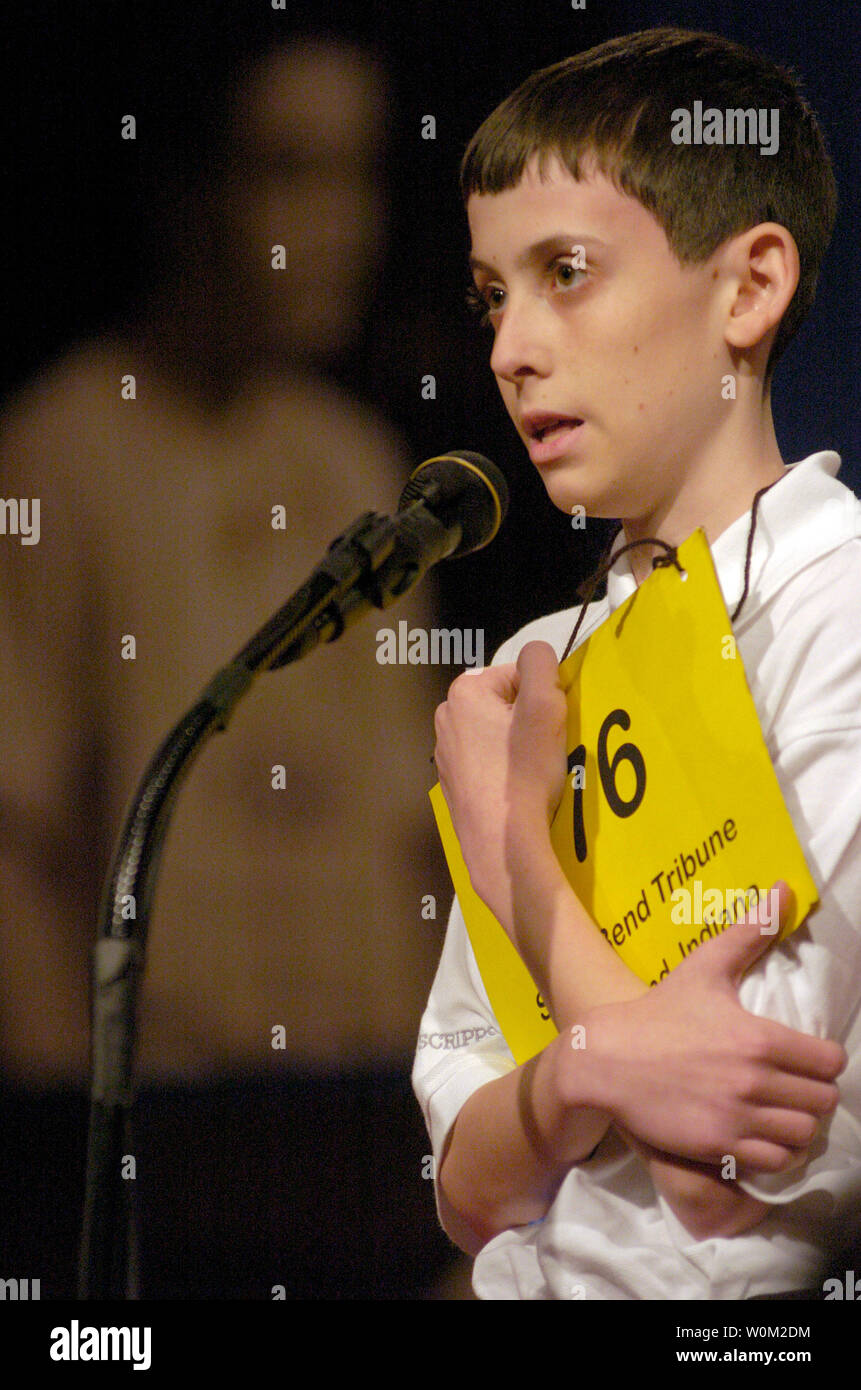 Den ersten Platz Sieger David Scott Tidmarsh, von Indiana, beim Finale der 77. jährlichen Scripps National Spelling Bee im Grand Hylton Hotel in Washington, D.C. am 3. Juni 2004. (UPI Foto/Greg Whitesell) Stockfoto