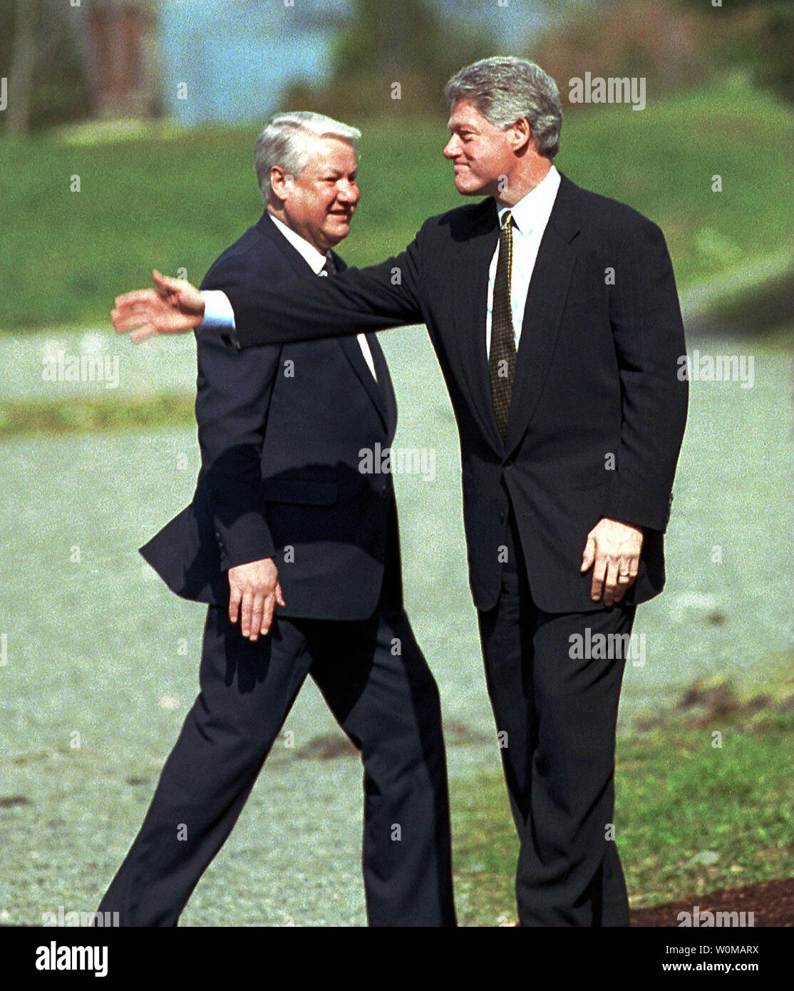 Der ehemalige russische Präsident Boris Jelzin, in diesem 2000 Datei foto gezeigt, starb im Alter von 76 Jahren am 23. April 2007 in Moskau. Jelzin drückte Russland zu Demokratie und Marktwirtschaft nach helfen in der Zusammenbruch der Sowjetunion kommunistischen Staat im Jahre 1991. In diesem April 4, 1993 Foto Jelzin mit US-Präsident Bill Clinton auf dem bilateralen Gipfeltreffen in Vancouver Vancouver, Kanada gezeigt. (UPI Foto/Heinz Ruckemann/Dateien) Stockfoto