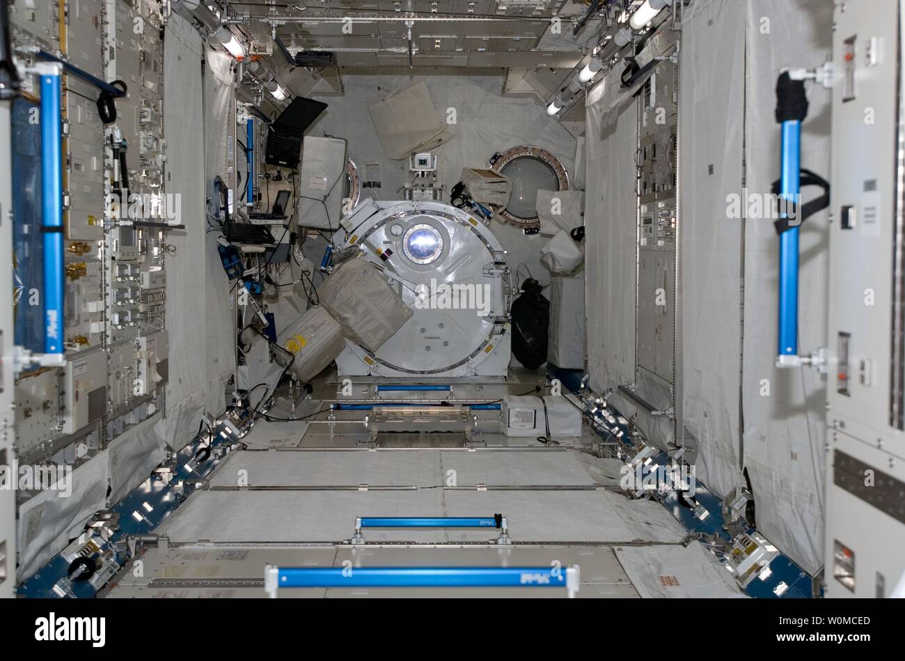 Der große Innenraum der japanische Experimentmodul Kibo bekannt ist auch, wie in diesem Foto nach der Installation auf der Internationalen Raumstation am 7. Juni 2008 (UPI Foto/NASA/JSC) Stockfoto