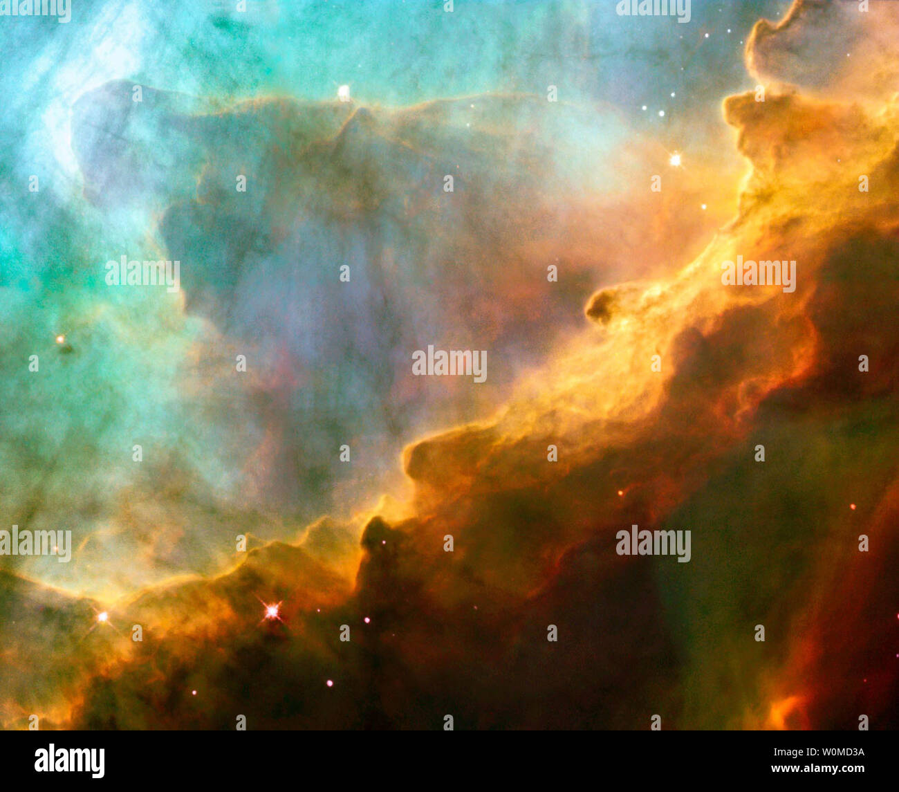 Dieses undatierte NASA-Fotos, die das Hubble-Weltraumteleskop aufgenommen, erfasst eine kleine Region in M17, auch als Omega oder Swan Nebula, die einen Nährboden für die Entstehung von Sternen und ist ungefähr 5.500 Licht entfernt bekannt - Jahre von der Erde entfernt. Das Bild wurde veröffentlicht 13. Jahrestag der Hubbles starten zu gedenken. (UPI Foto/NASA) Stockfoto