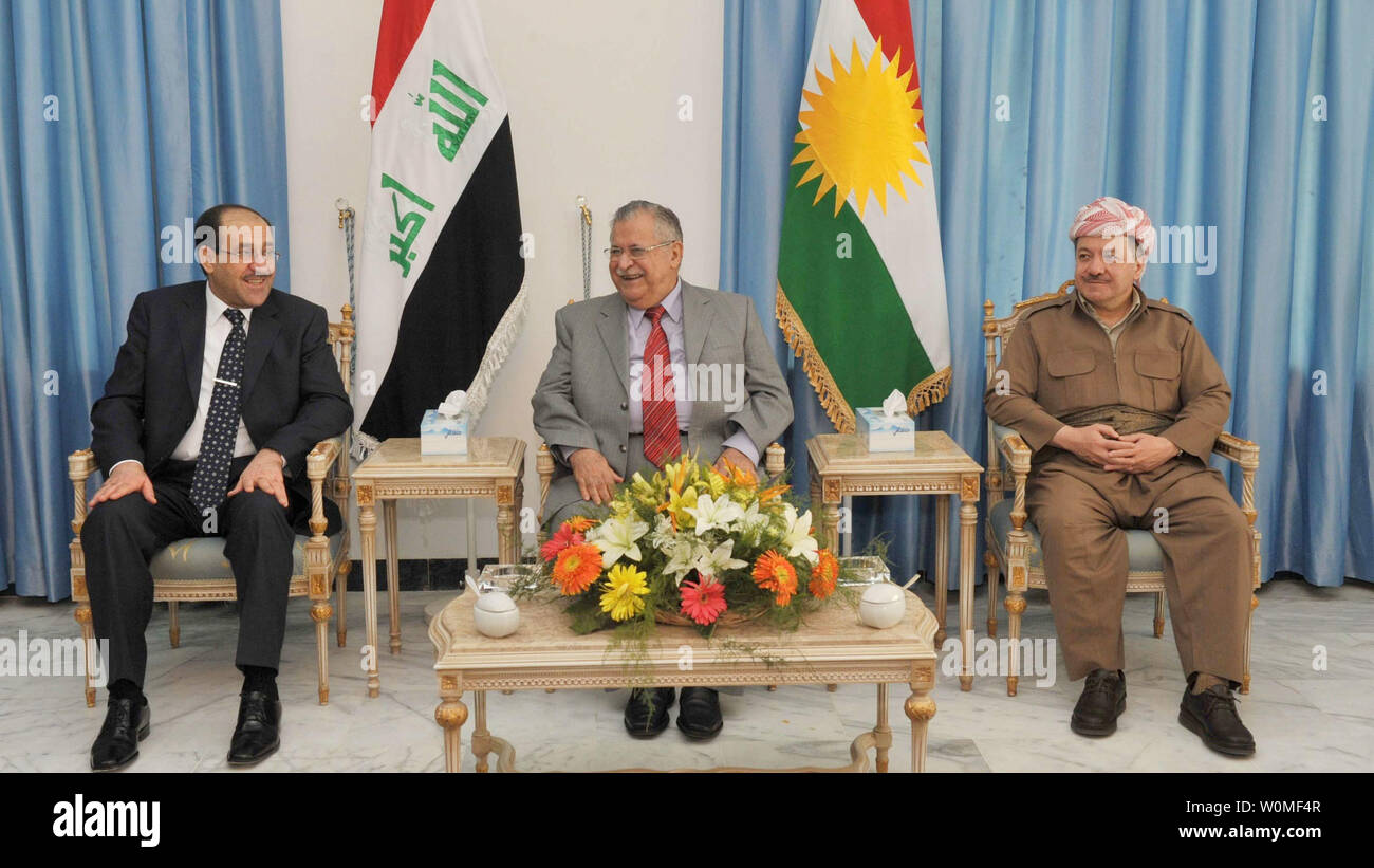 In diesem Foto durch den Irak Prime Minister's freigegeben, von links nach rechts: Premierminister Nouri al-Maliki, irakischen Präsidenten Jalal Talabani, kurdische Regional President Massoud Barzani, auf einer Pressekonferenz in der Dokan Resort westlich von Sulaimaniyah, 260 Kilometer (160 Meilen) nordöstlich von Bagdad, Irak, Sonntag, Aug 2, 2009 sprechen. Premierminister Nouri al-Maliki zu Besuch in der Selbst-regierten kurdischen Region im Norden des Irak zu Gesprächen mit kurdischen Führer über eine Reihe von Themen. UPI/Irak PM Office Stockfoto