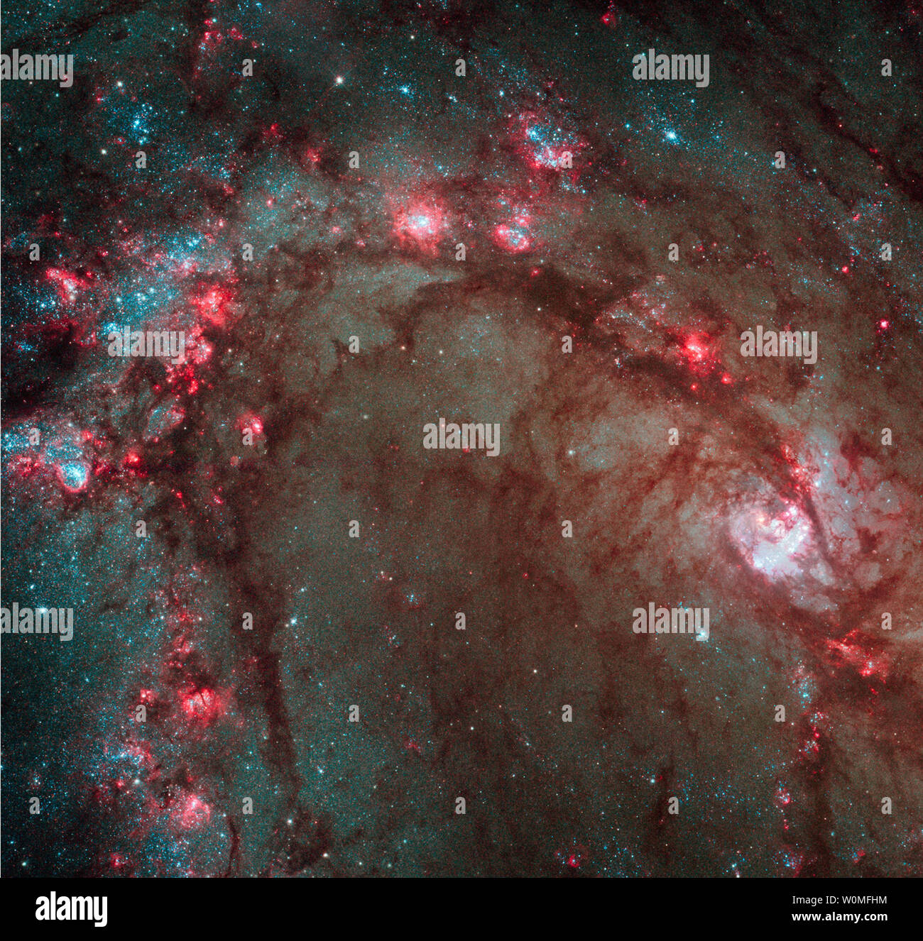 Die neue Kamera auf der NASA-Hubble-Weltraumteleskop installiert geliefert Diese detaillierte Ansicht von Star Geburt in der nahe gelegenen Spiralgalaxie M 83, die den Spitznamen Southern Pinwheel. UPI/NASA/ESA Stockfoto