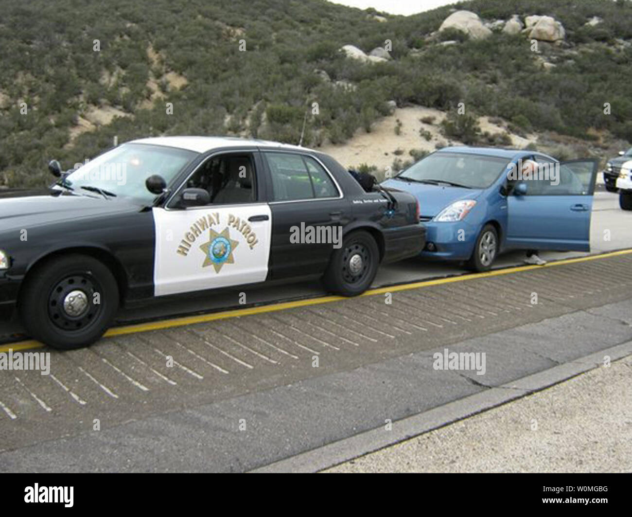 Diese Beweise Fotos von der California Highway Patrol (CHP) am 8. März 2010, zeigen die Prius vom James Sikes auf der Interstate 8. Sikes behauptete, dass das Gaspedal klemmt und er konnte nicht das Fahrzeug anhalten. Kwk hilft, die runaway Auto Stop durch Ziehen vor und führt sie aus. Polizei dokumentiert Anzeichen von starkem Bremsen und eine intakte Bodenmatte. UPI/California Highway Patrol Stockfoto