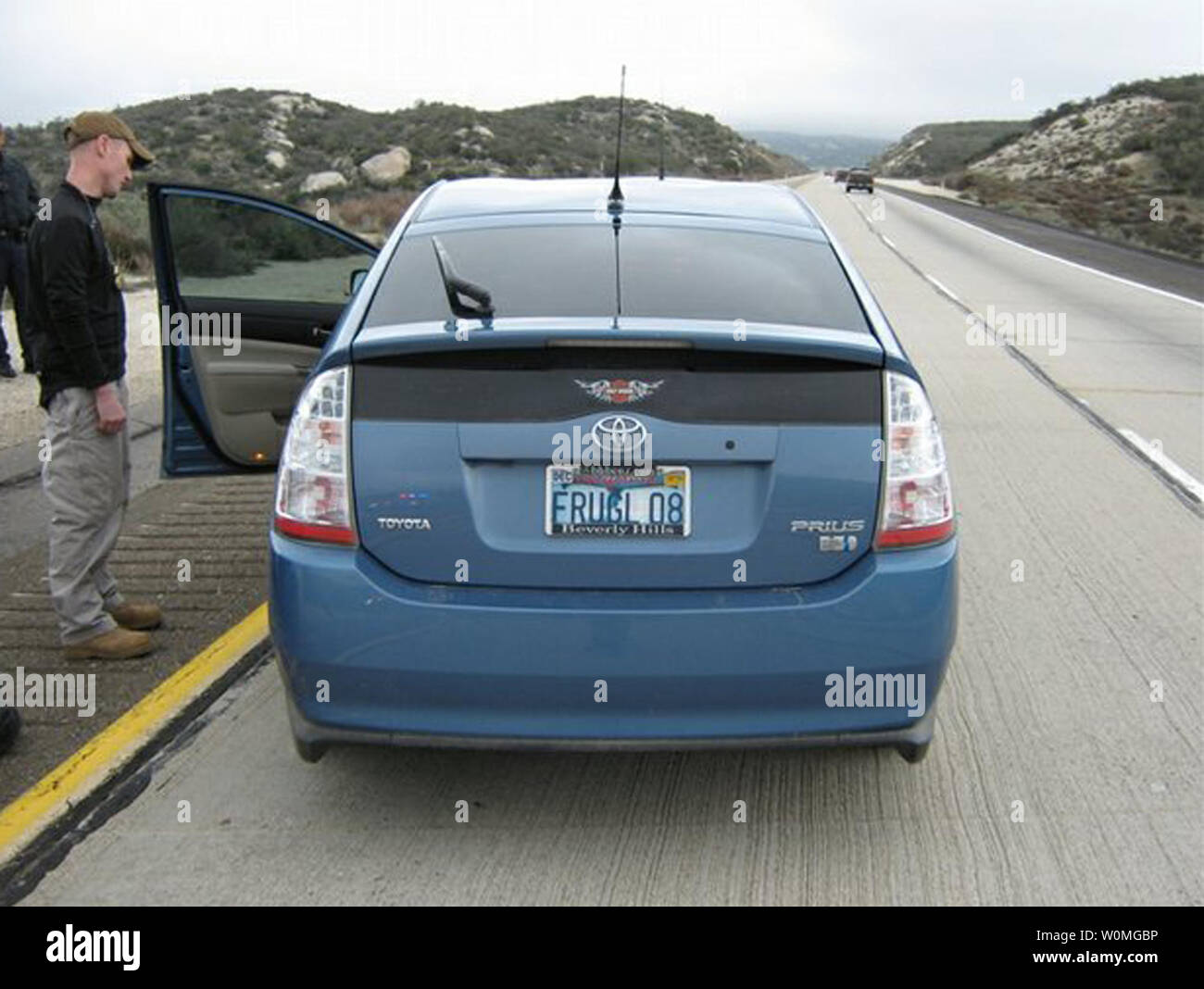 Diese Beweise Fotos von der California Highway Patrol (CHP) am 8. März 2010, zeigen die Prius vom James Sikes auf der Interstate 8. Sikes behauptete, dass das Gaspedal klemmt und er konnte nicht das Fahrzeug anhalten. Kwk hilft, die runaway Auto Stop durch Ziehen vor und führt sie aus. Polizei dokumentiert Anzeichen von starkem Bremsen und eine intakte Bodenmatte. UPI/California Highway Patrol Stockfoto