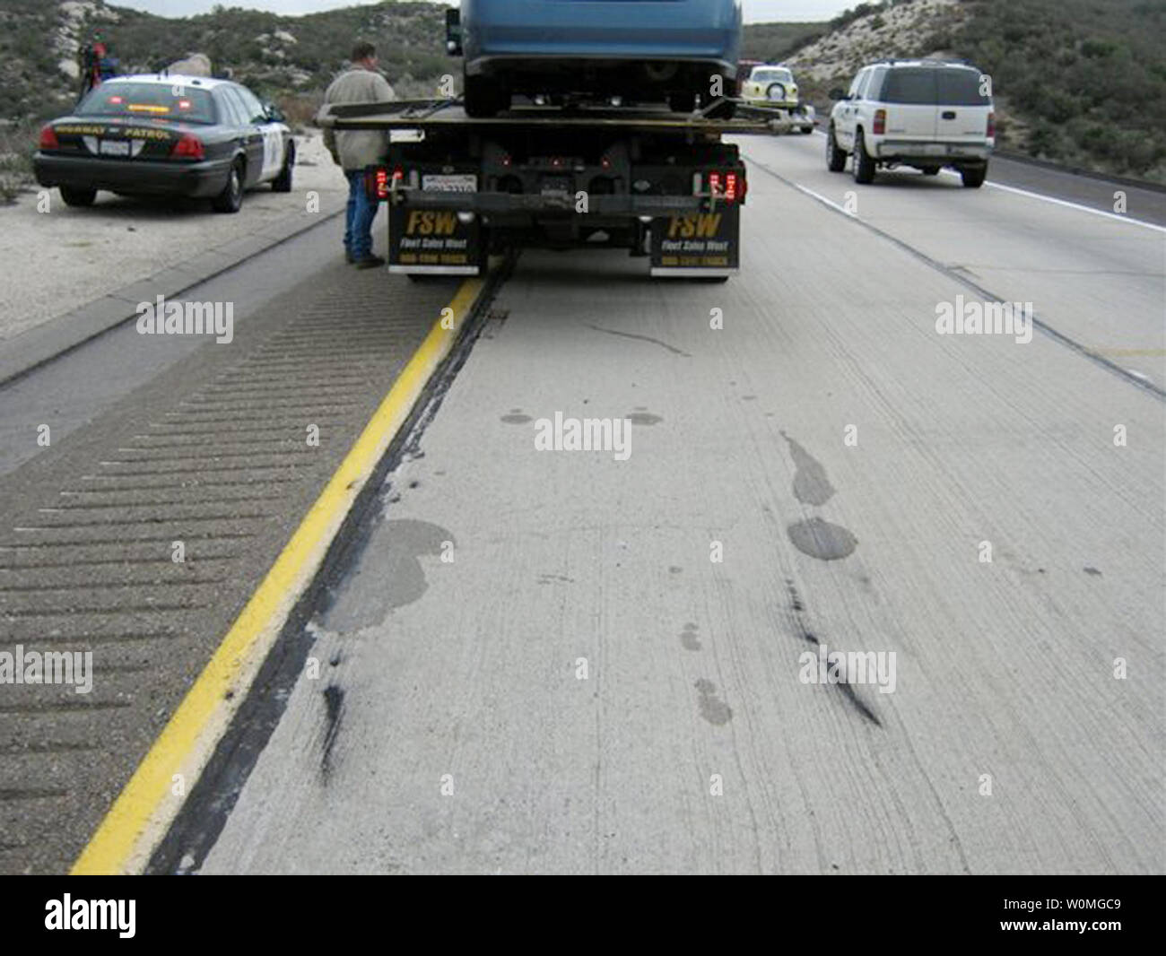 Diese Beweise Fotos von der California Highway Patrol (CHP) am 8. März 2010, zeigen die Prius vom James Sikes auf der Interstate 8. Sikes behauptete, dass das Gaspedal klemmt und er konnte nicht das Fahrzeug anhalten. Kwk hilft, die runaway Auto Stop durch Ziehen vor und führt sie aus. Polizei dokumentiert Anzeichen von starkem Bremsen und eine intakte Bodenmatte. UPI/California Highway Patrol Stockfoto