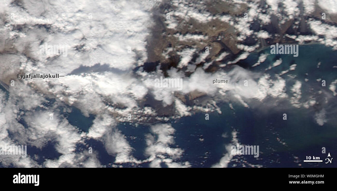 Die Aschewolke aus IcelandÕs Eyjafjallajškull Vulkan ist in diesem NASA-Satellitenbild vom 14. April 2010 gesehen. Die Eruption schickte eine Wolke aus Asche und Dampf über den Nordatlantik zwingen, das Vereinigte Königreich, Irland, Frankreich und Skandinavien Luftraum über ihren Ländern zu schließen. UPI/NASA Stockfoto