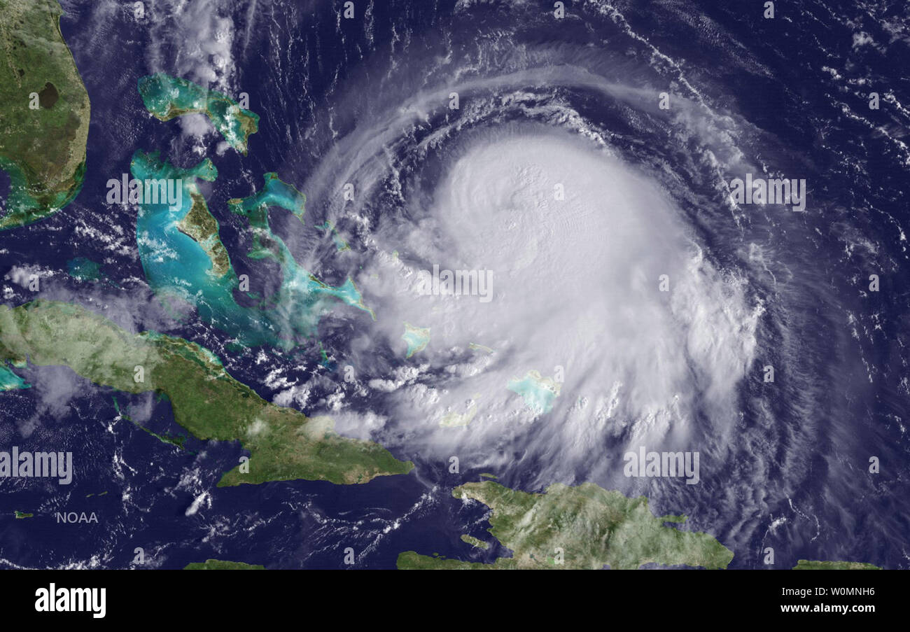 Dieses NOAA Bild am 30. September, 2015 zeigt Hurrikan Joaquin auf dem Weg in den Atlantik. Winde haben in Hurrikanstärke, der Sturm der dritte Hurrikan der atlantischen Hurrikansaison 2015 erhöht. Dieses Bild wurde von geht nach Osten auf 1315 Z-Am 30. September 2015 berücksichtigt. Foto: NOAA/UPI Stockfoto