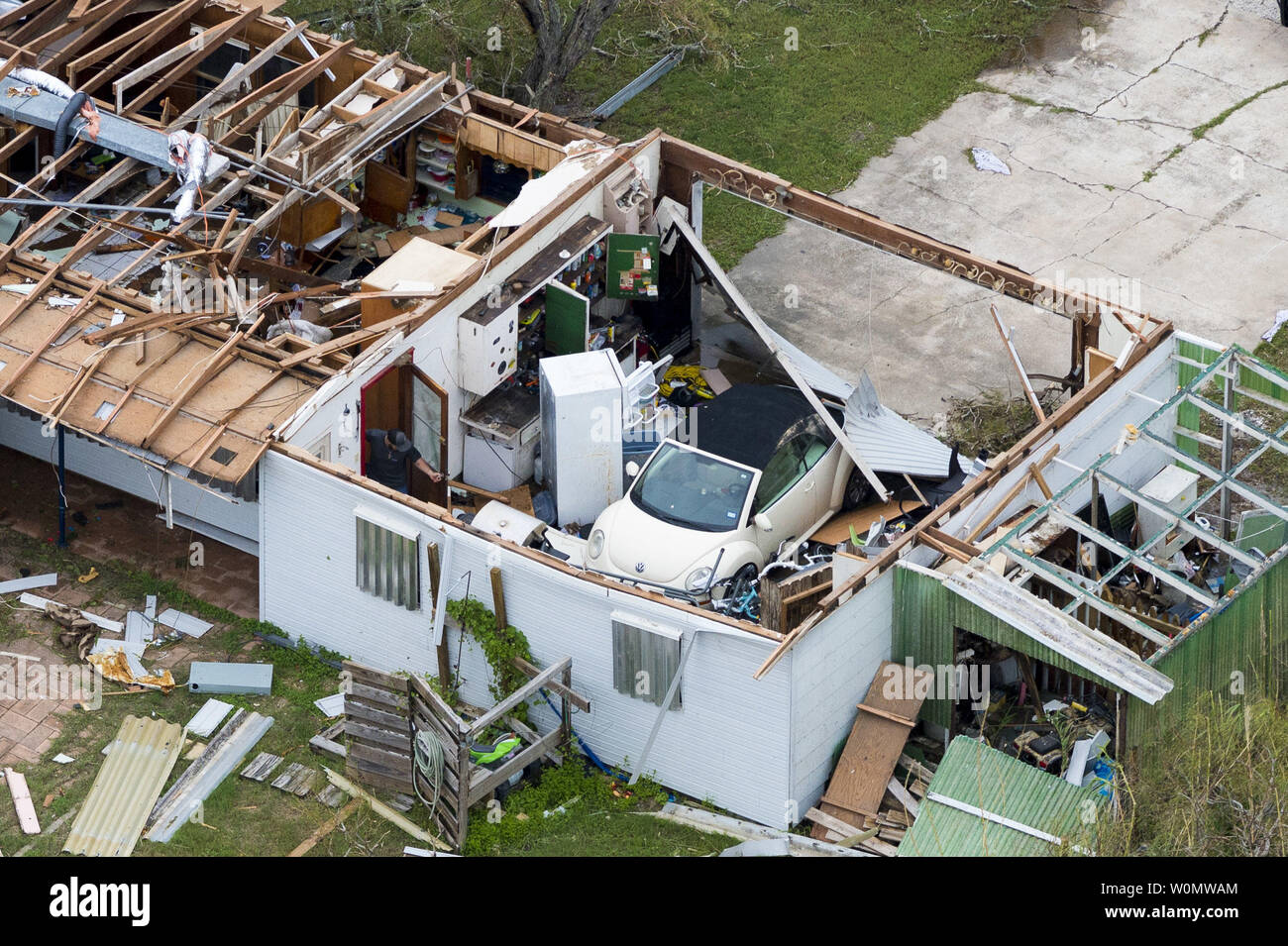 Luftaufnahmen von Hurrikan Harvey Schaden ist in Port Aransas, Texas, 28. August 2017 gesehen. Hurricane Harvey gebildet, in den Golf von Mexiko und machten Landfall im Südosten von Texas, die Aufzeichnung zu Überflutungen und Zerstörungen in der Region. Us-Militär Vermögenswerte unterstützt die FEMA sowie staatliche und lokale Behörden in Rettungs- und Hilfsmaßnahmen. Foto von Malcolm McClendon/Texas militärische Abteilung/UPI Stockfoto