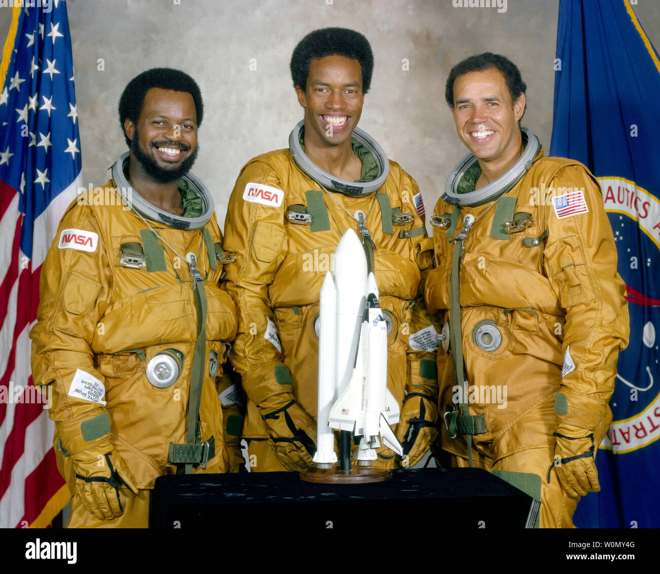 Am 16. Januar 1978, NASA verkündete der erste Astronaut Klasse in neun Jahren. Dr. Ronald McNair, Guy Bluford, und Fred Gregory waren unter denen ausgewählt, wird der erste Afroamerikaner in der NASA-Astronaut Programm. Der Astronaut Kategorie von 1978, anders als die "Thirty-Five neue Kerle bekannt', war NASAÕs erste neue Gruppe von Astronauten seit 1969. Dieser, der achte Astronaut Gruppe, war die erste nicht nur afrikanische Amerikaner, sondern auch Frauen und asiatische Amerikaner zu gehören. NASA/UPI Stockfoto