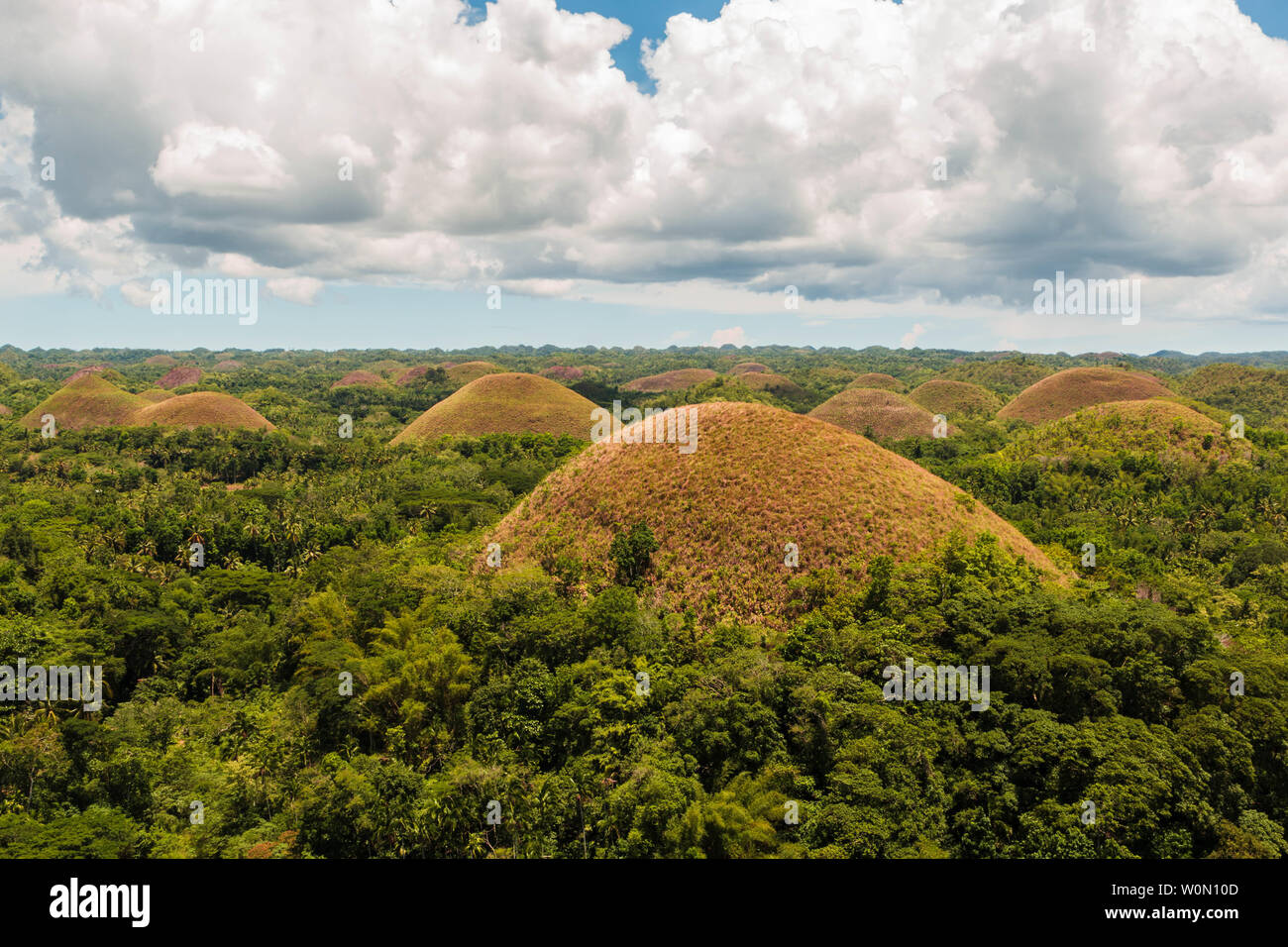 Chocolate Hills auf Bohol, Philippinen. Wunderschöne Landschaft von Hunderten von braunen Hügeln Stockfoto