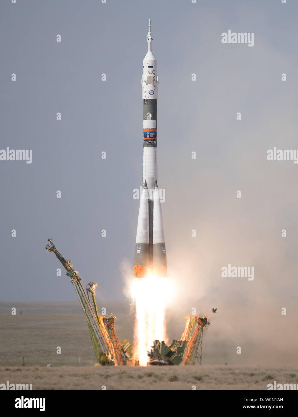 Die Sojus MS-09 Rakete ist mit Expedition 56 Sojus Commander Sergey Prokopyev von Roskosmos, Flugingenieur Serena Aunon-Chancellor der NASA, und Flugingenieur Alexander Gerst der ESA (European Space Agency), am 6. Juni 2018 gestartet, auf dem Kosmodrom Baikonur in Kasachstan. Prokopyev, Aunon-Chancellor und Gerst werden die nächsten sechs Monate Leben und Arbeiten an Bord der Internationalen Raumstation. NASA Foto von Joel Kowsky/UPI Stockfoto