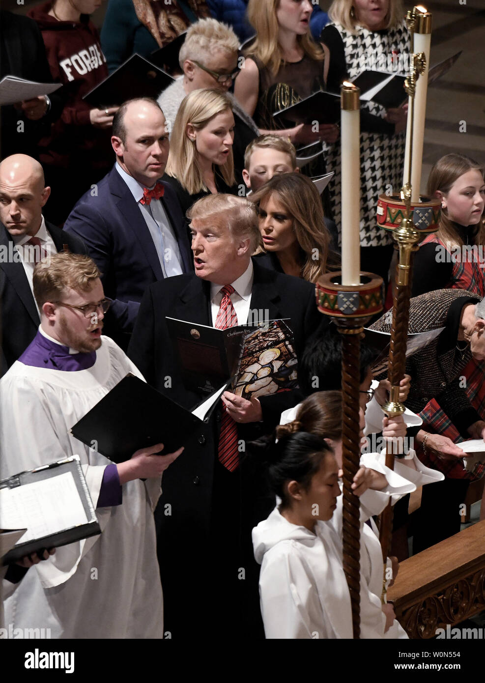 US-Präsident Donald Trump und die erste Dame Melania Trump nehmen an der Weihnachtsabend Service an der National Cathedral in Washington, D.C am 24. Dezember 2018. Foto von Olivier Douliery/UPI Stockfoto