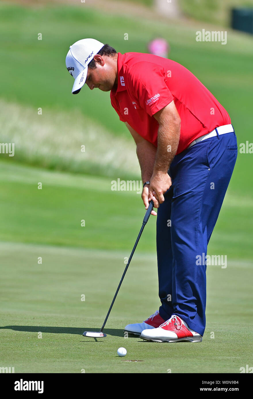 Patrick Reed Schläge an Nr. 3 in der letzten Runde der 117 U.S. Open Golfturnier am Erin Hills Golf Course am 18. Juni 2017, in Erin, Wisconsin. Foto von Kevin Dietsch/UPI Stockfoto