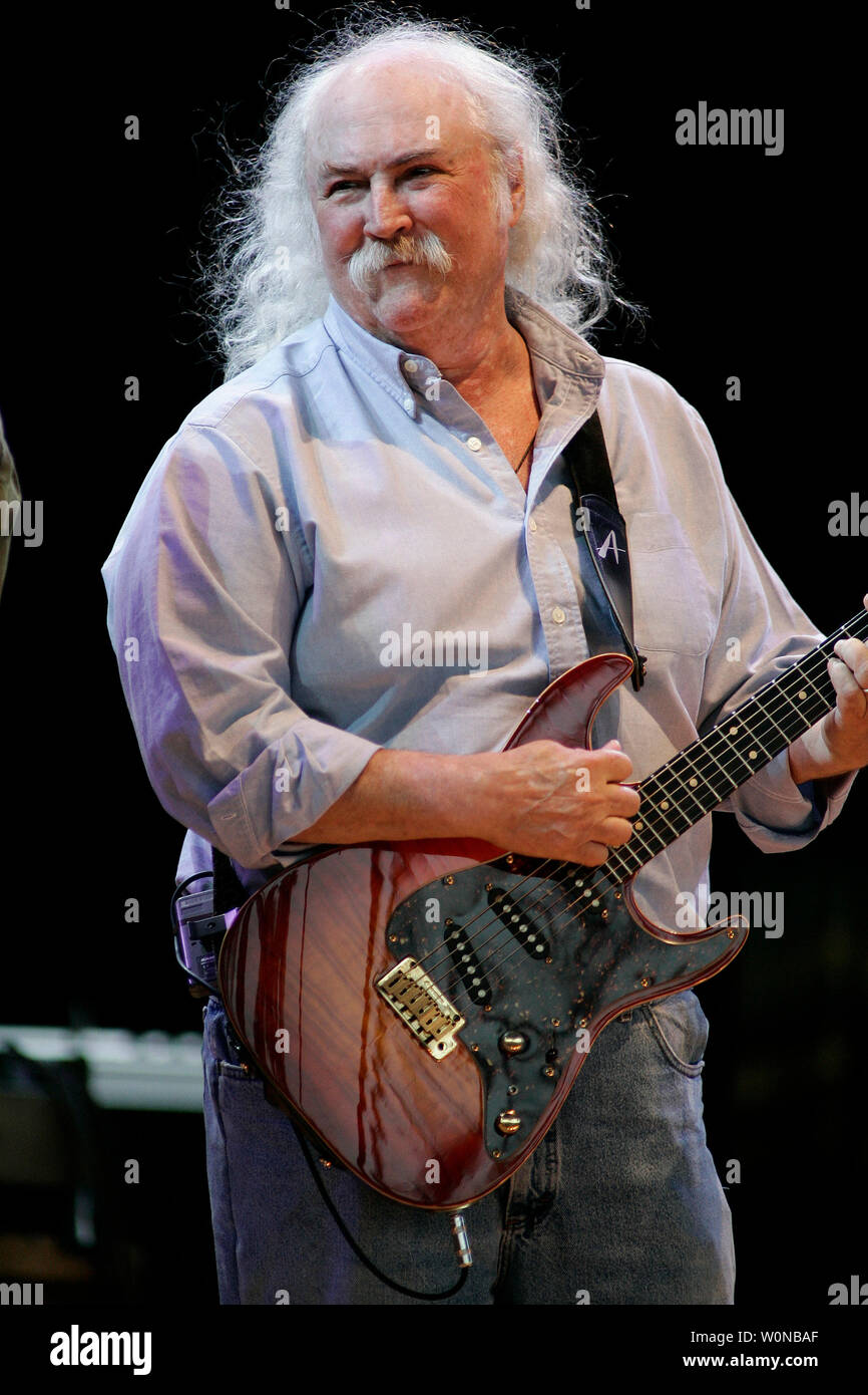 David Crosby mit Crosby, Stills, Nash und Young führt auf die fundierte Beratung Amphitheater in West Palm Beach, Florida am 8. August 2006. (UPI Foto/Michael Busch) Stockfoto