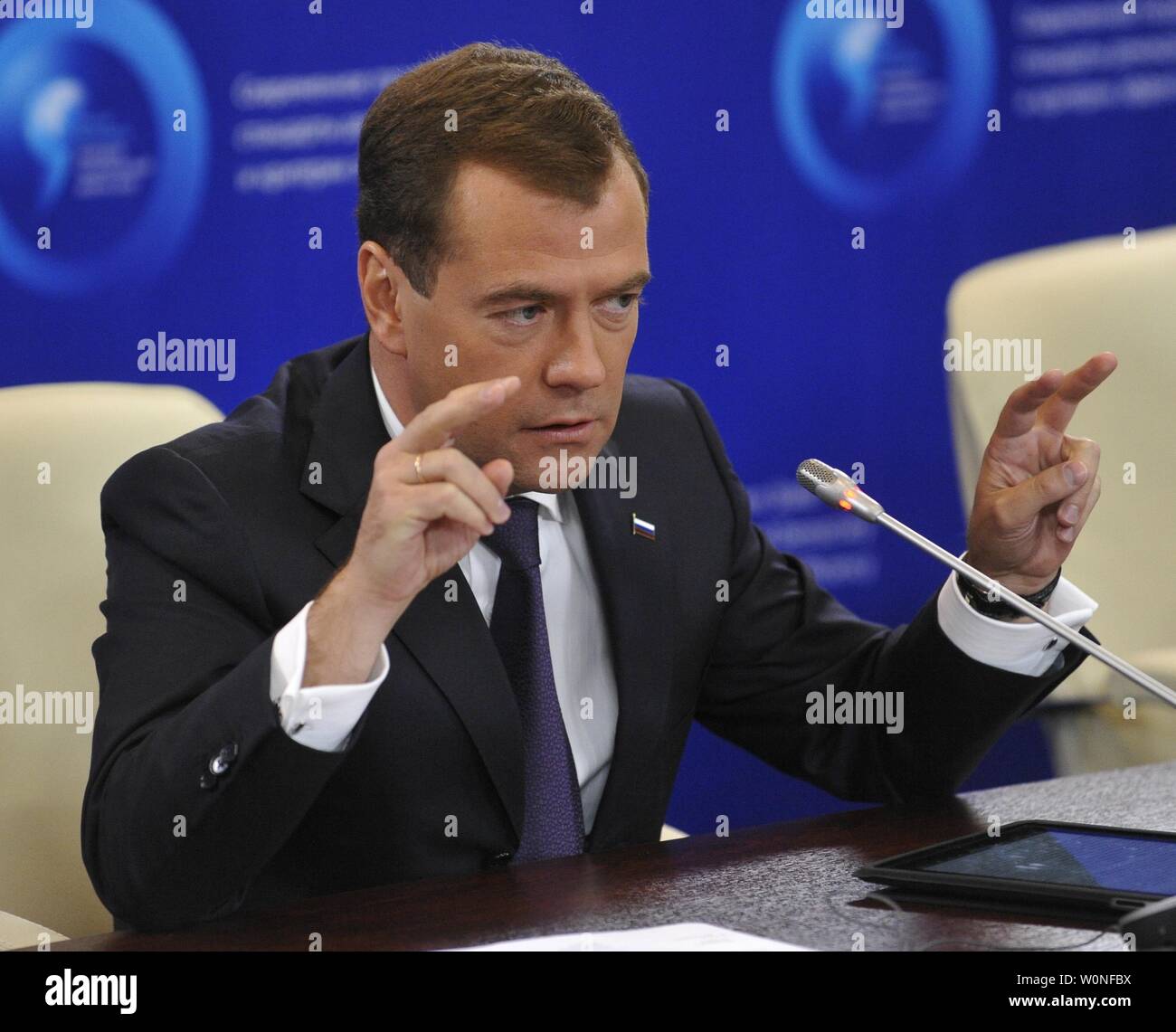 Der russische Präsident Dmitri Medwedew besucht die Global Policy Forum in Jaroslawl am 10. September 2010. Medwedew sagte am Freitag "ich kategorisch nicht mit denen, die behaupten, dass es keine Demokratie in Russland, dass es durch die autoritäre Tradition ausgeschlossen ist damit einverstanden." UPI/Alex Volgin Stockfoto