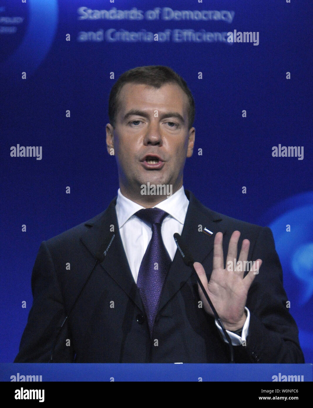 Der russische Präsident Dmitri Medwedew spricht an der Global Policy Forum in Jaroslawl am 10. September 2010. Medwedew sagte am Freitag "ich kategorisch nicht mit denen, die behaupten, dass es keine Demokratie in Russland, dass es durch die autoritäre Tradition ausgeschlossen ist damit einverstanden." UPI/Alex Volgin Stockfoto