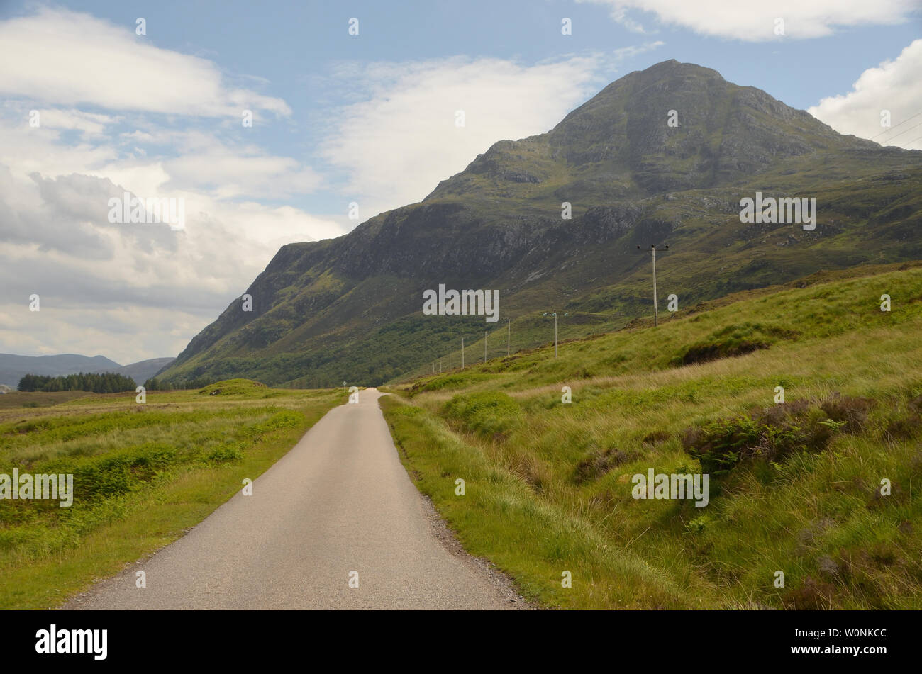 Die Westseite des Berges Ben Stack in der Grafschaft Sutherland, in der nördlichen schottischen Highlands. Von der Lairg zu Laxford Straße gesehen. Stockfoto