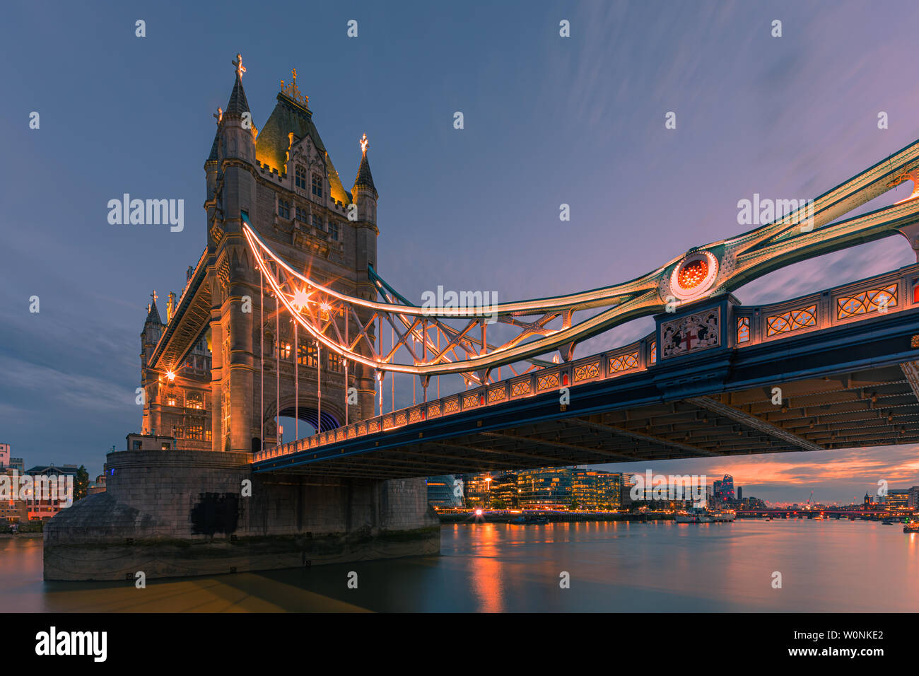 Die berühmte London Tower Bridge über die Themse. Stockfoto