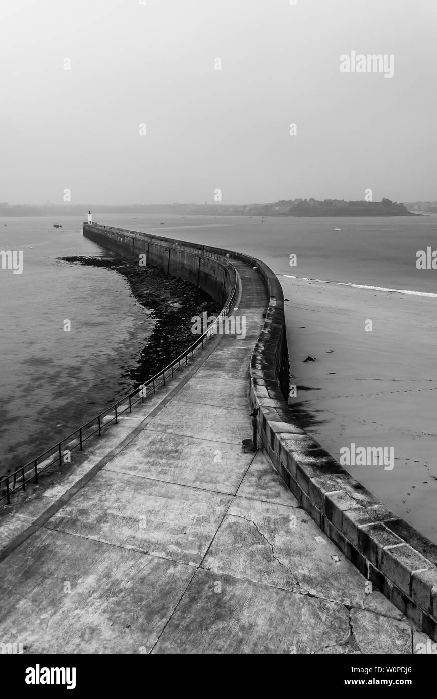 Licht Haus der Môle des Noires in Saint-Malo Frankreich Stockfoto