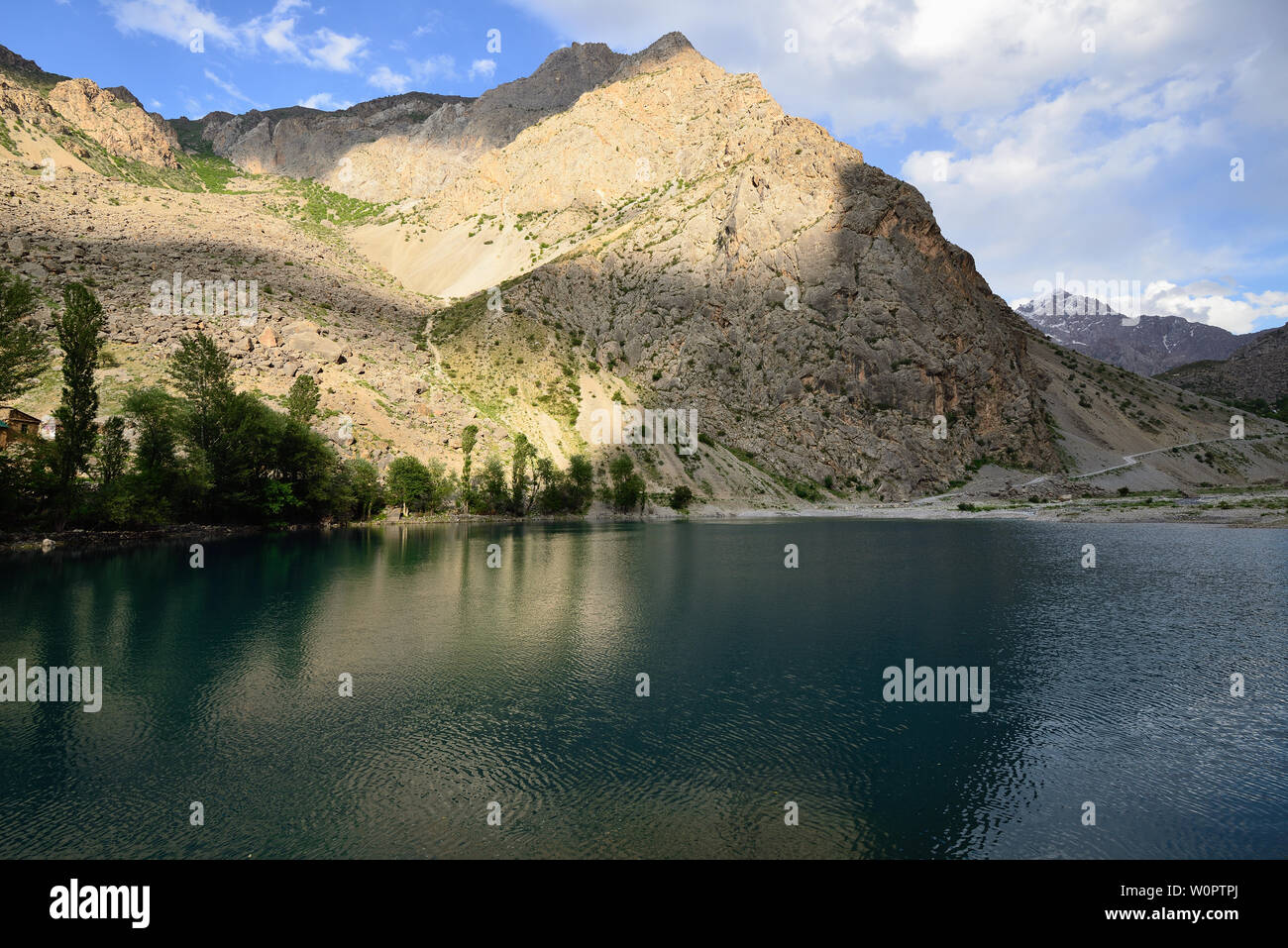 Fan Gebirge in Tadschikistan sind eine von Zentralasien ist Premier trekking Ziel. Die schöne sieben See Trek von penjikent. Blick auf den See nu Stockfoto