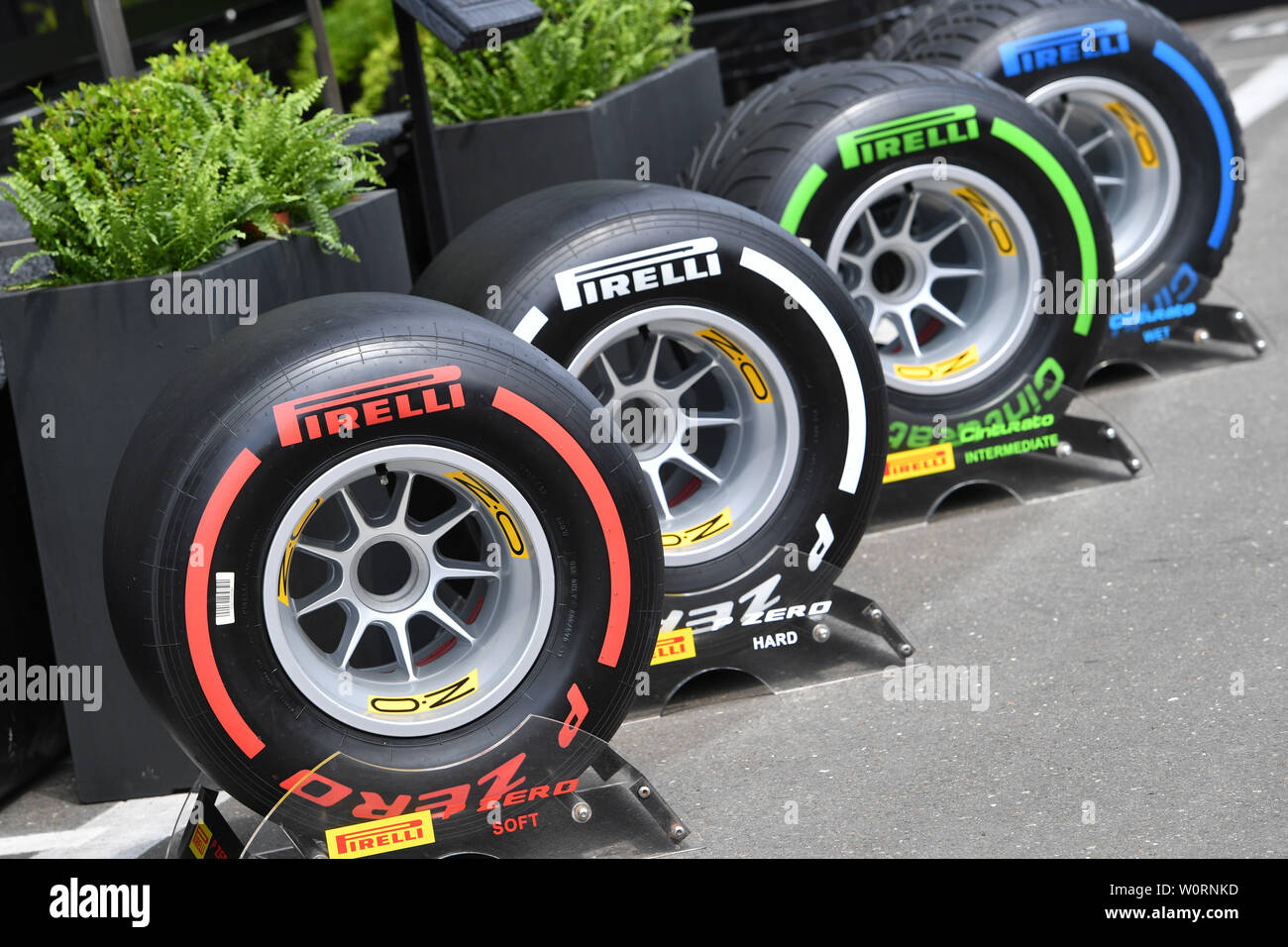 Edge motif-Prielli Reifen, vier Sorten - supersoft, weich, mittel,  Intermediate und Regenreifen. Formel 1: GP von Österreich, , Red Bull Ring  Zeltweg, Spielberg, Saison 2019, 27.06.2019 | Verwendung weltweit  Stockfotografie - Alamy