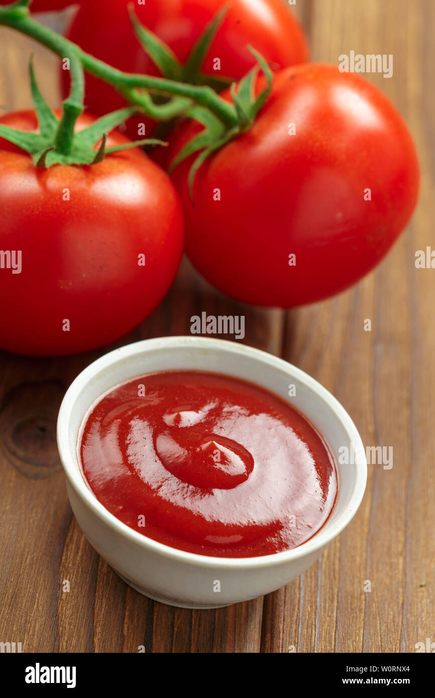 Tomatenmark und Tomat Stockfoto