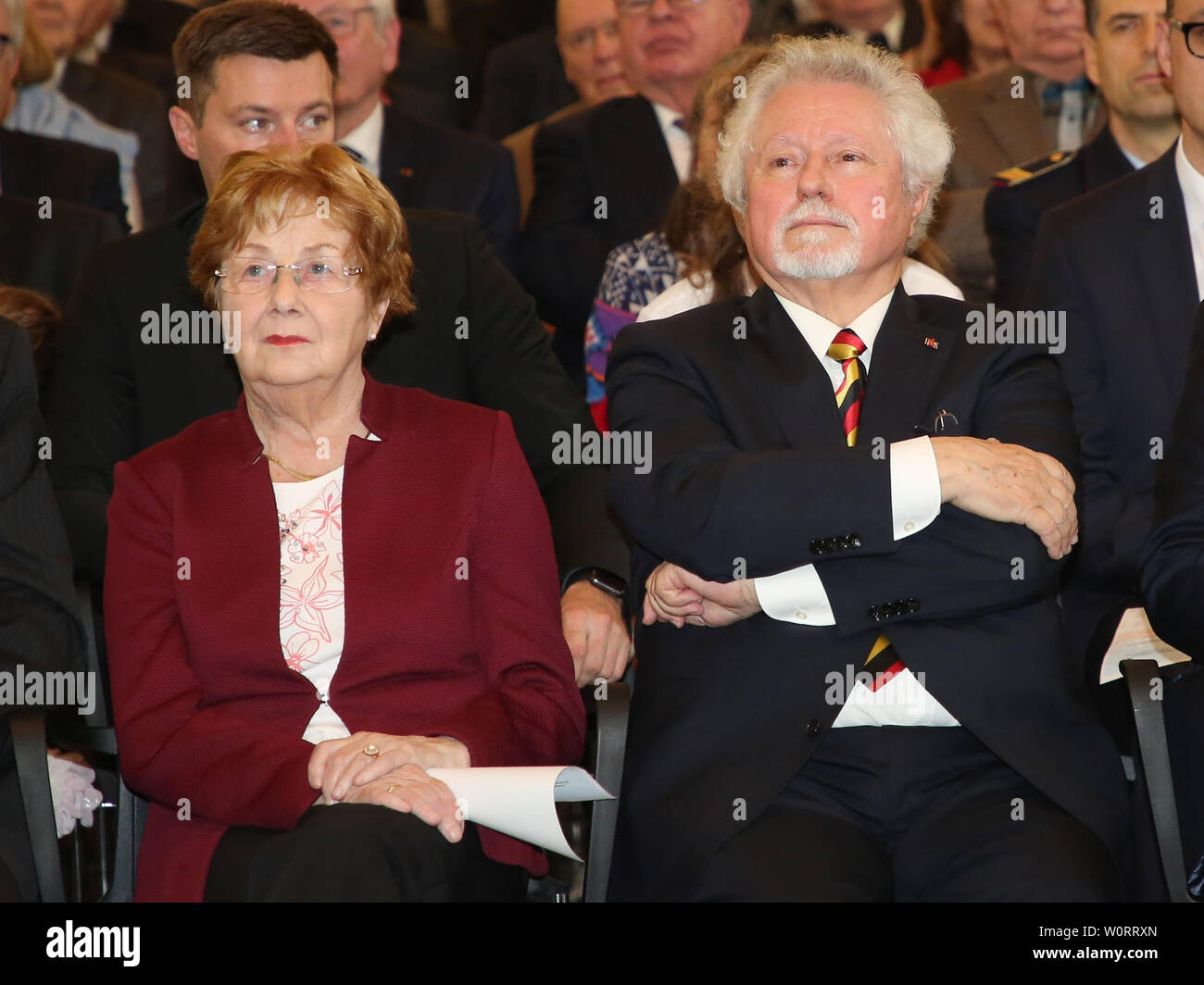 Ex-Oberbürgermeister von Magdeburg Willi Polte (SPD) mit Ehefrau Ida beim Festakt zum 80.Geburtstag des Magdeburger Ehrenbürgers Willi Polte Stockfoto
