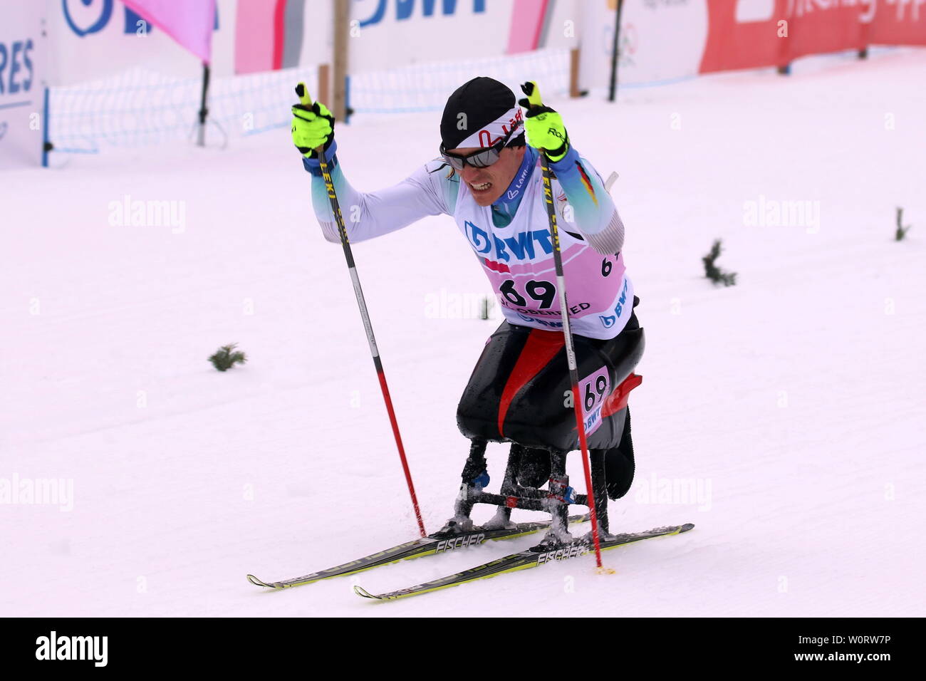 Zeigt Biss: Martin Fleig (Gundelfingen, RIG Freiburg) beim Para Weltcup Oberried 2018 - Biathlon Mittelstrecke Stockfoto