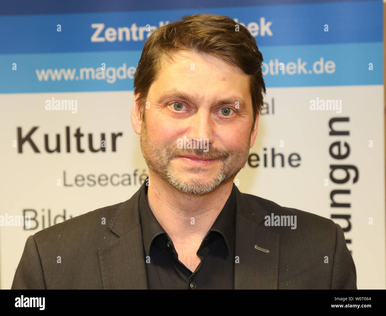 Buchautor Andreas Speit bei einer Buchlesung in der Stadtbibliothek Magdeburg am 13.02.2018 Stockfoto