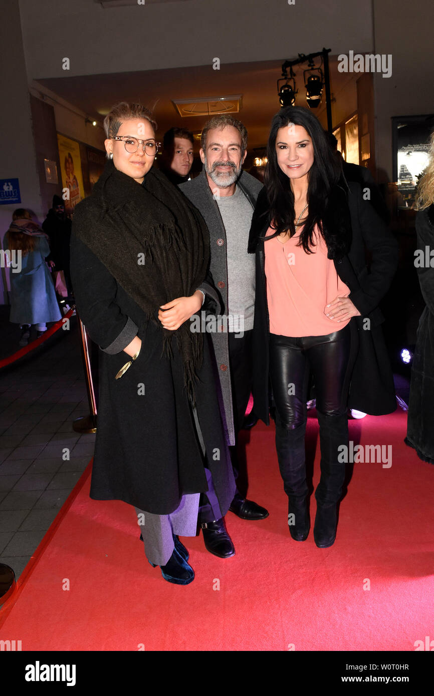 Belén Moana, Gedeon Burkhard, Mariella Ahrens bei der Verleihung des 99 Brand Award im Admiralspalast in Berlin am 21.02.2018 Stockfoto