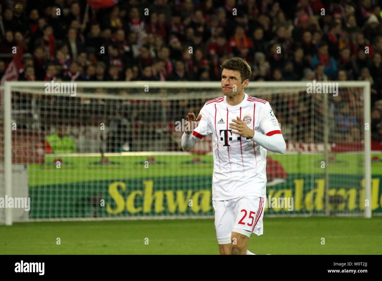 Thomas Müller, 1. BL: 17-18 - 25. Spieltag SC Freiburg - Bayern München Stockfoto
