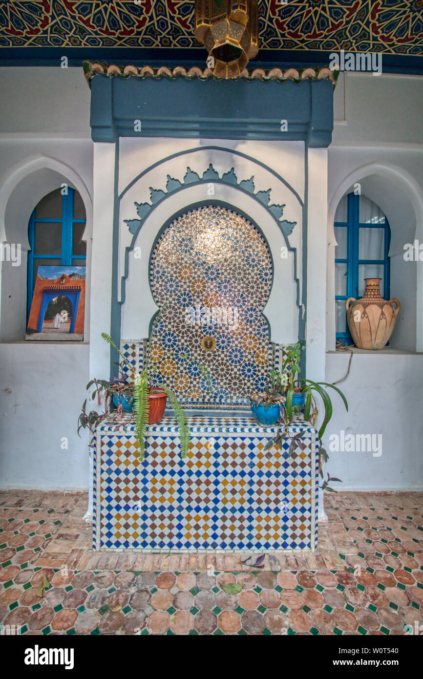 Chefchaouen, Marokko - Mai 3, 2019: In einem traditionellen marokkanischen Stil Gebäude im Dorf Chefchaouen, nördliche Marokko Stockfoto