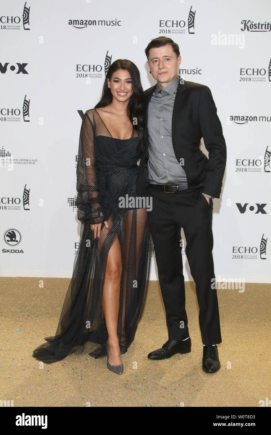 Paola Maria Mit Mann Sascha Echo Verleihung 2018 Messe Berlin 12 04 2018 Stockfotografie Alamy