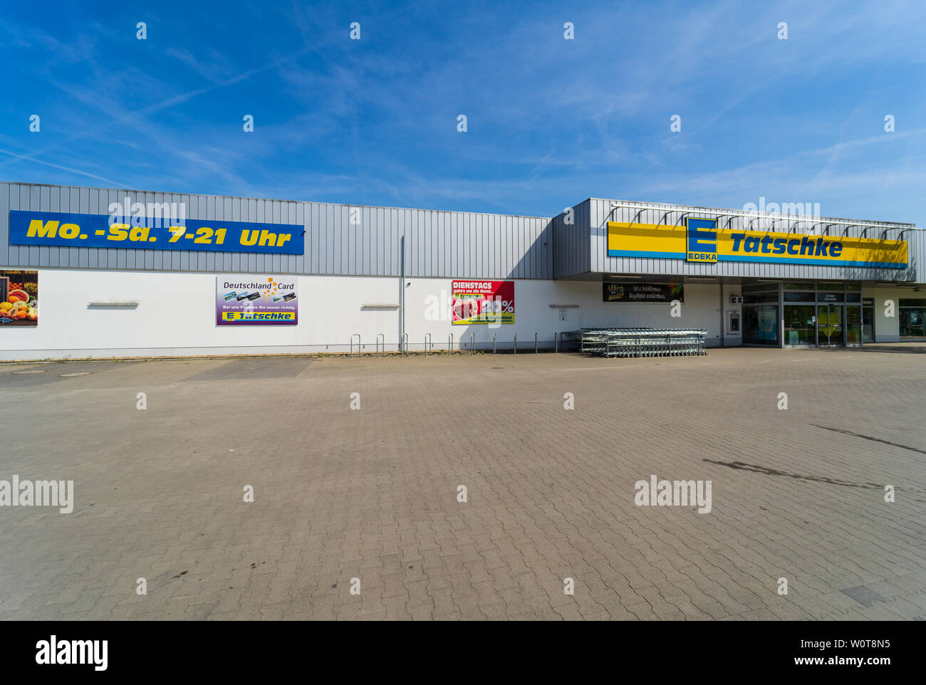 BERLIN - April 22, 2018: Edeka Supermarkt. Die EDEKA-Gruppe ist der größte deutsche Supermarkt Corporation. Stockfoto