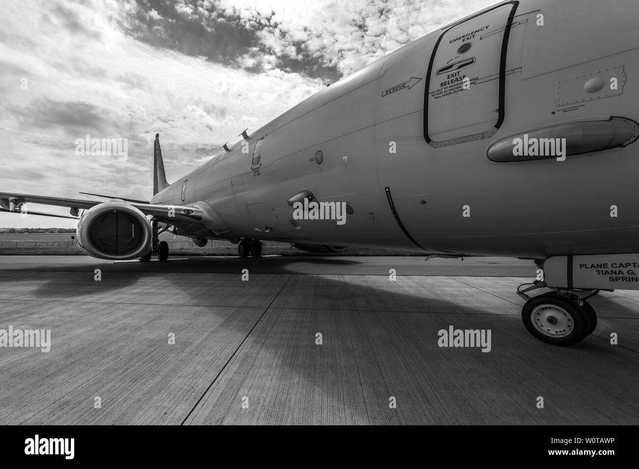 BERLIN, DEUTSCHLAND - 25 April 2018: Anti-U-Boot-Krieg, anti-oberfläche Kriegsführung und maritime Patrol aircraft Boeing P-8 Poseidon. US Navy. Schwarz und Weiß. Ausstellung die ILA Berlin Air Show 2018. Stockfoto