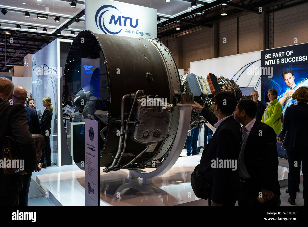 BERLIN, DEUTSCHLAND - 25 April 2018: Der Stand der MTU Aero Engines und Bypass Getriebefan Familie Pratt & Whitney PW1000G. Ausstellung die ILA Berlin Air Show 2018. Stockfoto
