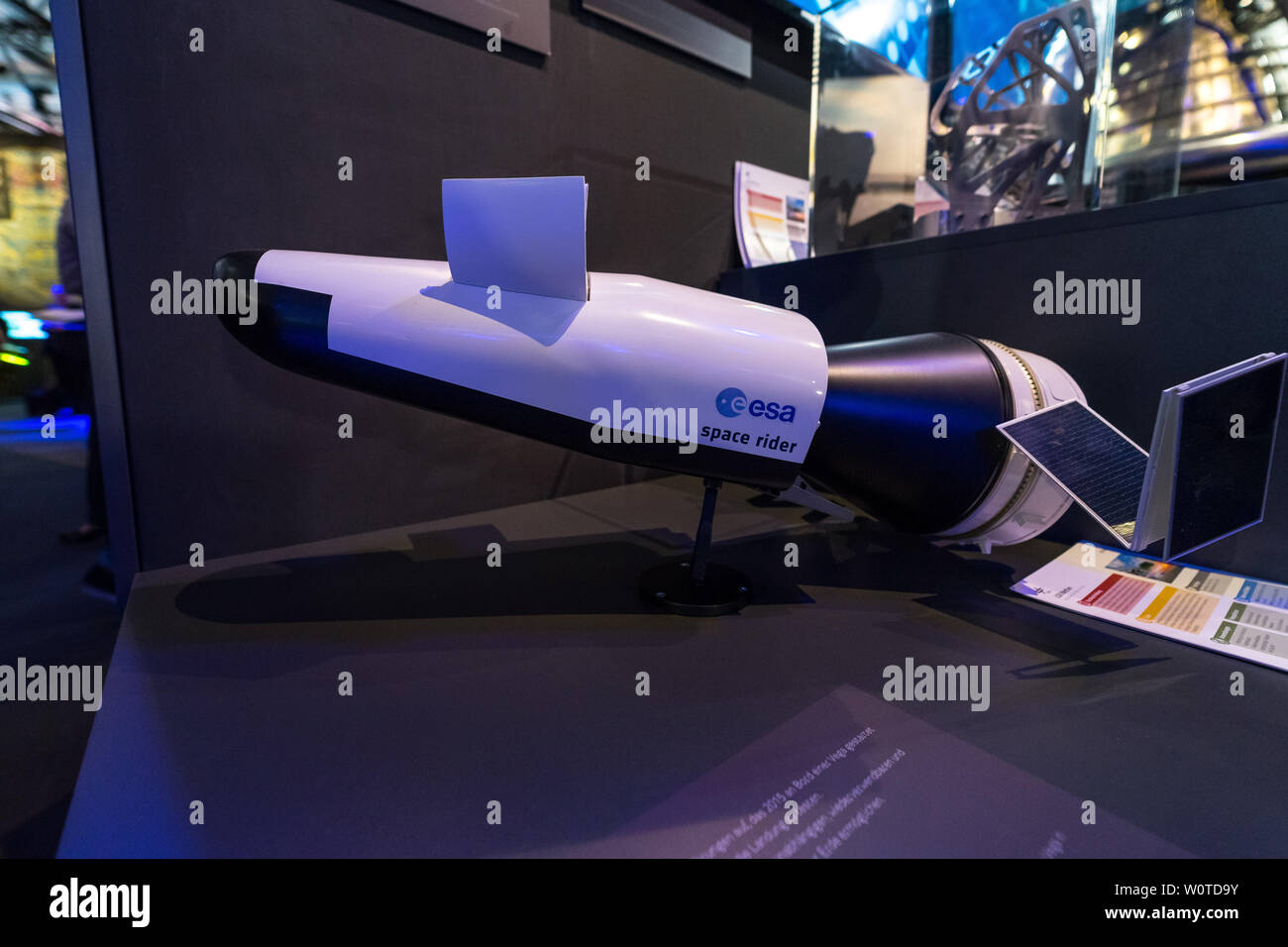 BERLIN, 26. APRIL 2018: Space Pavilion. Mockup von unbemannten Orbital spaceplane Platz Reiter von der Europäischen Weltraumorganisation (ESA). Ausstellung die ILA Berlin Air Show 2018 Stockfoto