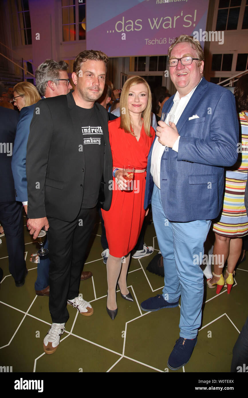 Sebastian Bezzel mit Frau Johanna Christine Gehlenund Lars Meier, Verleihung des Studio Hamburg Nachwuchspreis 2018 aus dem Thalia Theater, Hamburg, 06.06.2018 Stockfoto