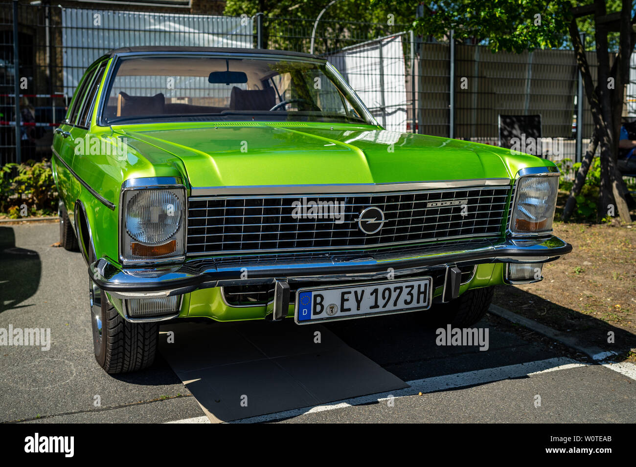 Opel diplomat -Fotos und -Bildmaterial in hoher Auflösung – Alamy