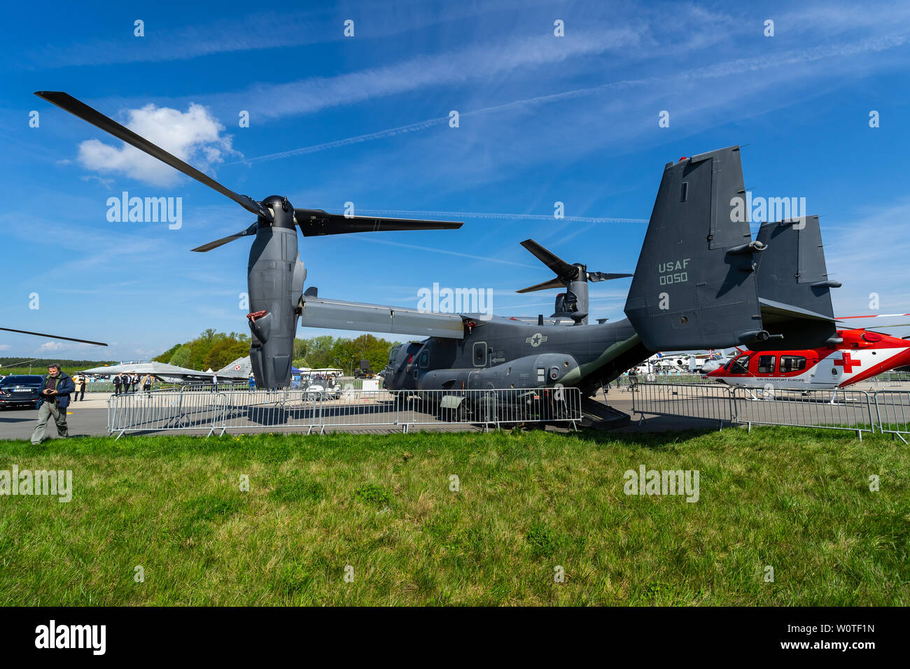 BERLIN, DEUTSCHLAND - 27. APRIL 2018: V/STOL-militärische Transportflugzeuge Bell Boeing V-22 Osprey. US Air Force. Ausstellung die ILA Berlin Air Show 2018 Stockfoto