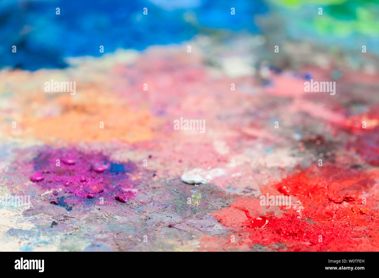 Abstrakter Hintergrund von leuchtende Farben auf einer Palette. Stockfoto