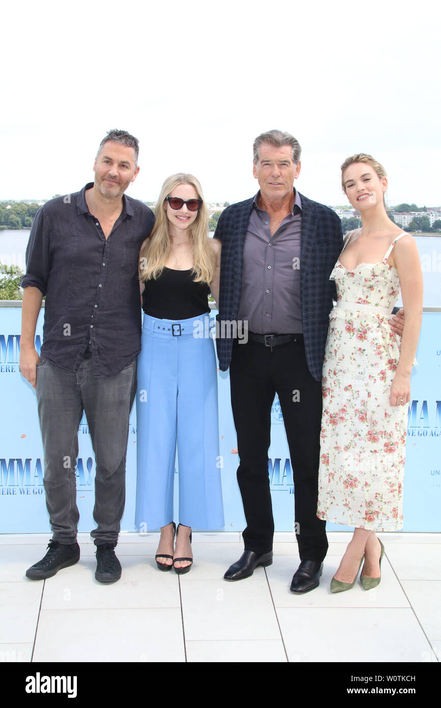 LILY JAMES, Amanda Seyfried, PIERCE BROSNAN, OL PARKER, MAMMA MIA Photocall, Le Fontenay Hamburg, 12.07.20187 Stockfoto