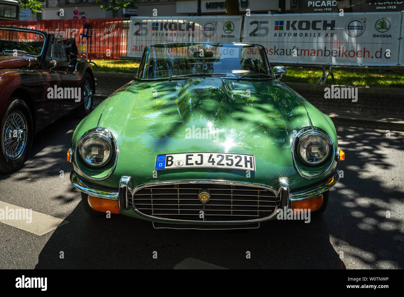 BERLIN - Juni 09, 2018: Sportwagen Jaguar E-Type Serie 3 Roadster, 1973. Classic Days Berlin 2018. Stockfoto