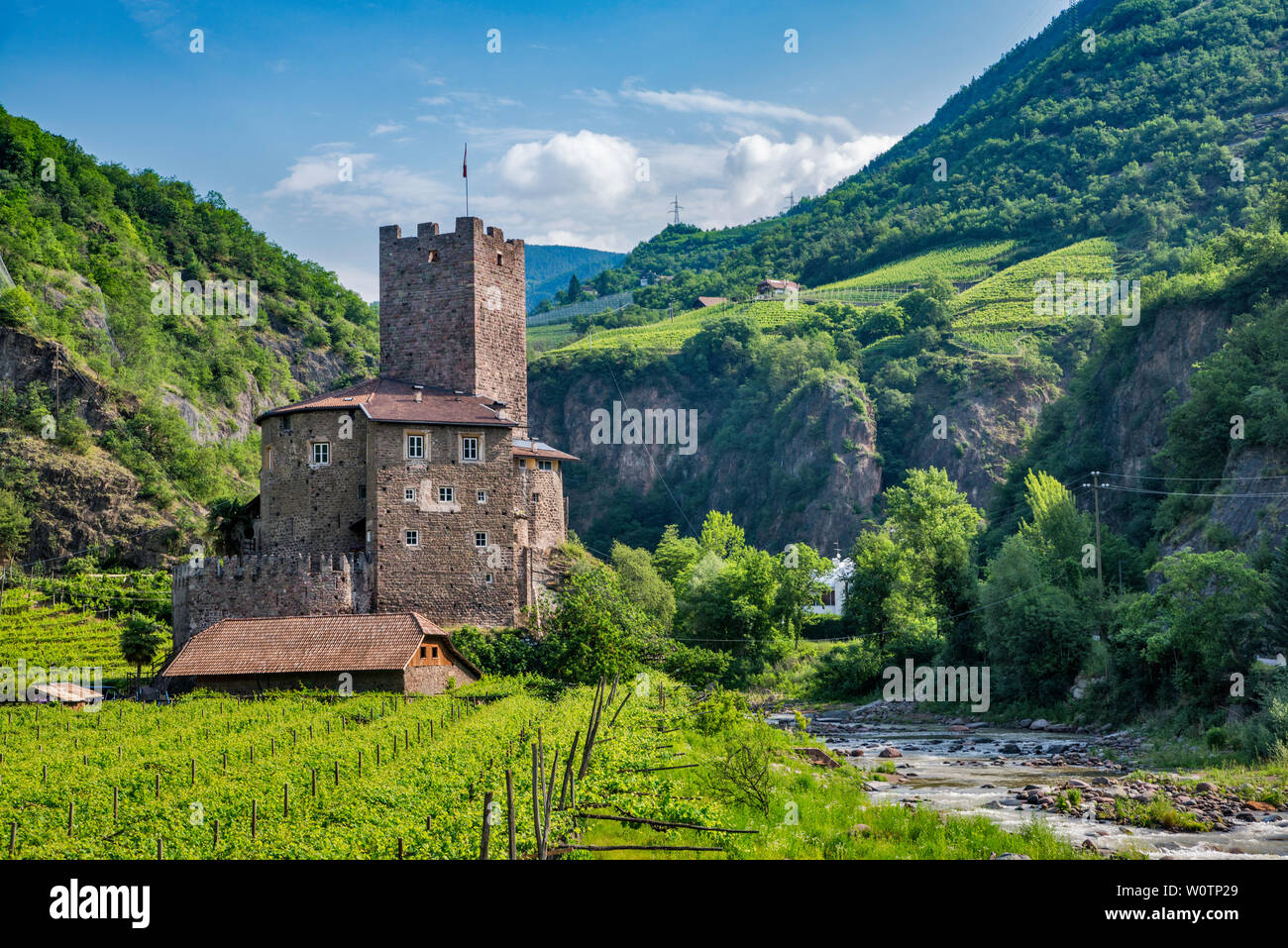 Ried Schloss (Schloss Ried, Castel Novale), Tafferbach Fluss, Sarntal, Sarntaler Alpen, in der Nähe von Bozen, Südtirol, Italien Stockfoto