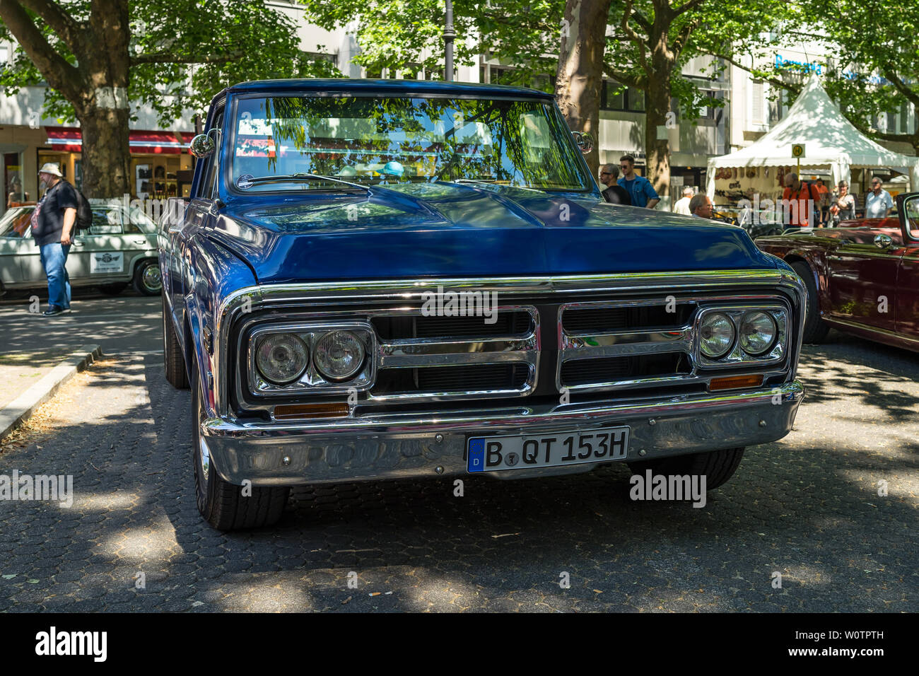 BERLIN - Juni 09, 2018: Full-size Pickup Truck GMC C-Serie (zweite Generation), 1972. Classic Days Berlin 2018. Stockfoto