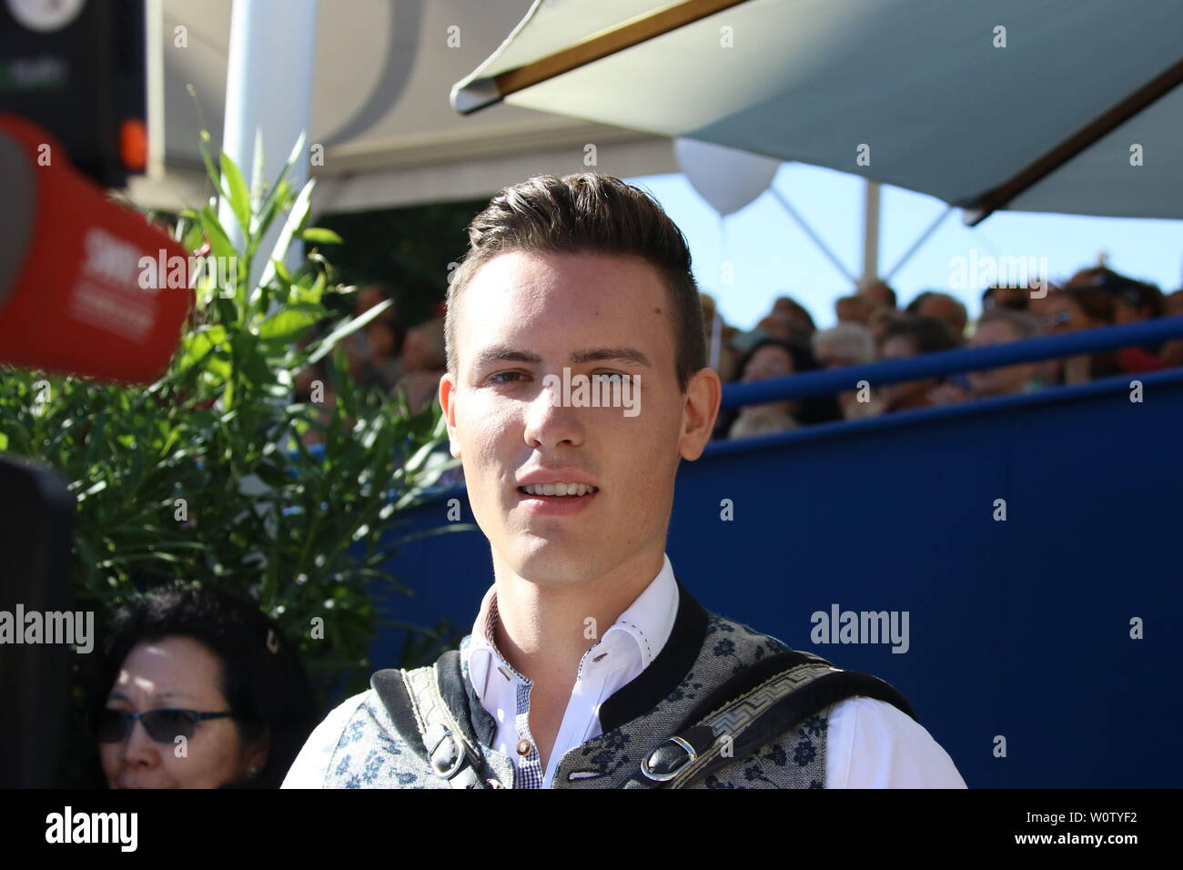 Simon Wild (Sommerhit Koenig 2018) in der ARD-Sendung 16. Folge 2018 "Immer wieder Sonntags" Stockfoto