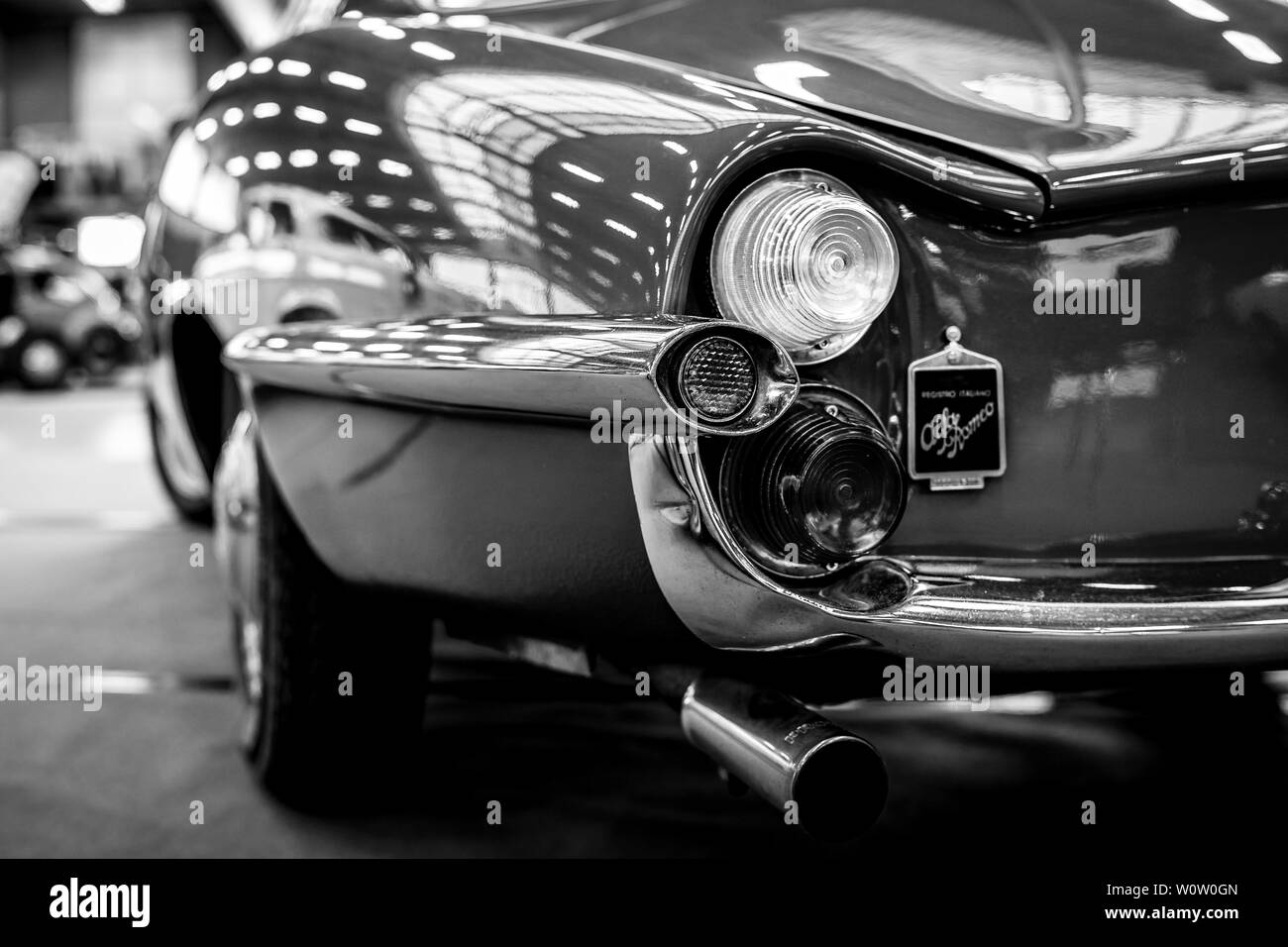 PAAREN IM GLIEN, Deutschland - 19. MAI 2018: Fragment von Sportwagen Alfa Romeo Giulietta Sprint Speciale. Ansicht von hinten. Karosseriebauer Bertone. Schwarz und Weiß. Oldtimer-show 2018 sterben. Stockfoto