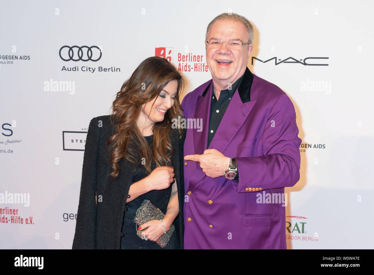 Karlheinz Richard Fürst von SaynWittgenstein und seine Freundin Sylwia während der Künstler Karlheinz Richard Fürst von SaynWittgenstein und seine Freundin Sylwia während der Künstler